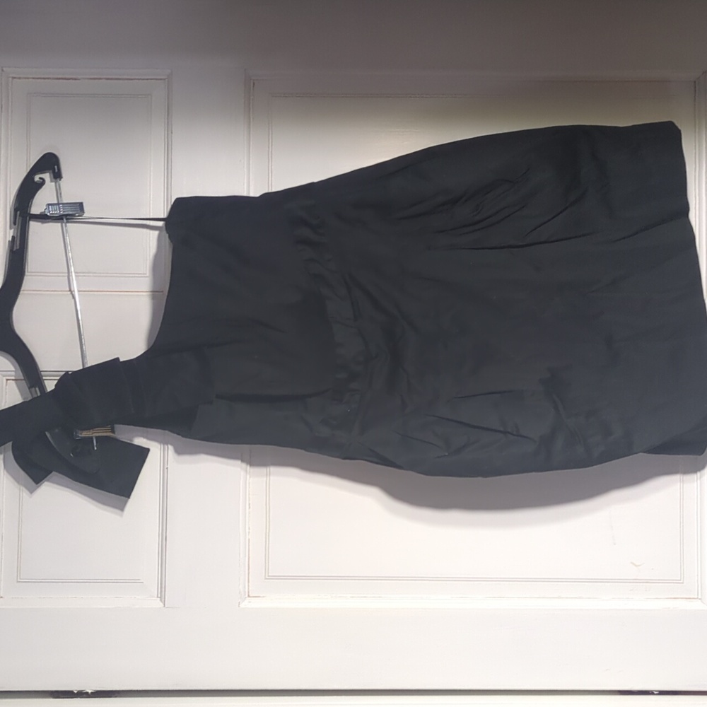 Gorgeous French Connection off the shoulder dress with pockets